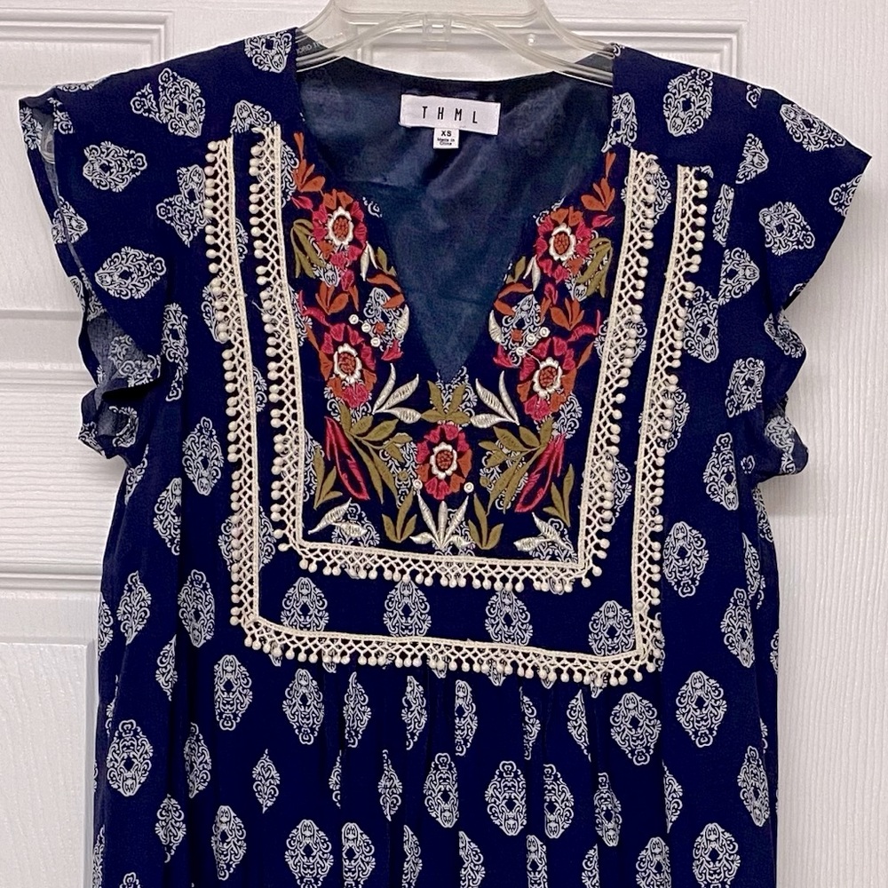 THML Embroidered Medallion Print Navy Blue Flowy Shift Dress Sz XS - Picture 2 of 5